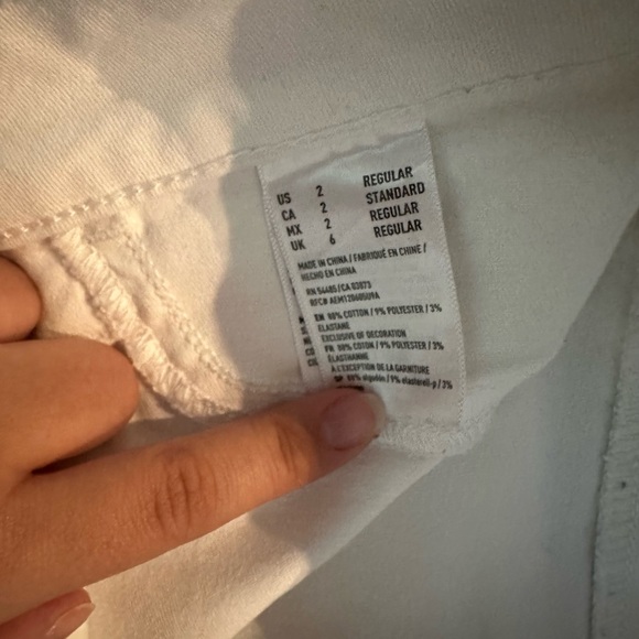 AE WHITE DISTRESSED JEANS SIZE 2 REGULAR - Picture 4 of 4